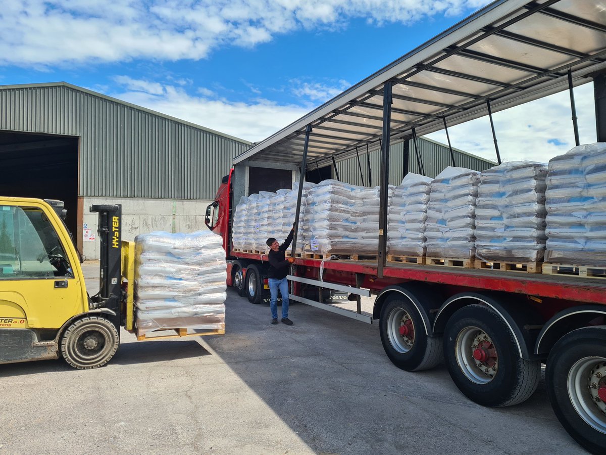 HegartyAgri's tweet photo. Harvest is only around the corner,  we are stocking up on #maxammon to treat our home grown wheat, barley, oats and beans, to provide our customers with quality alkaline grains #hegartyagri #irishgrain https://t.co/PyFSpIjqWk