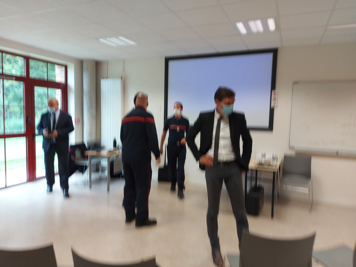 DSDEN60's tweet photo. #SNU2021
Journée consacrée à la sécurité: présence des pompiers, la police et gendarmerie pour travailler avec nos jeunes . Mises en situation, témoignages et échanges enrichissants.
S. ROUZET #Daasen salue le dynamisme des jeunes et des encadrants .
@DSDEN60 @AcAmiens https://t.co/ePyQDArW83
