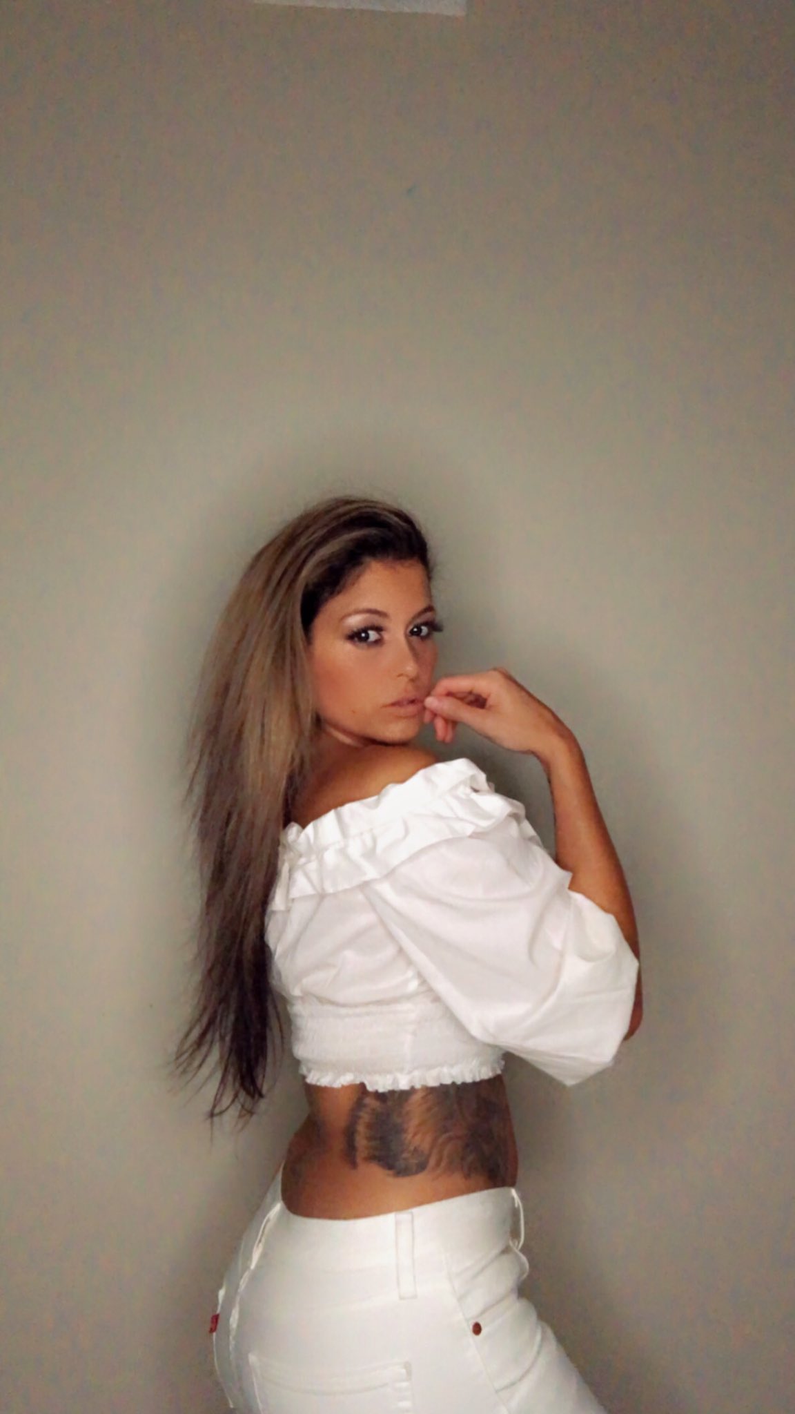 Gloria Velez on X: t.coaeXYxrmyF1  X