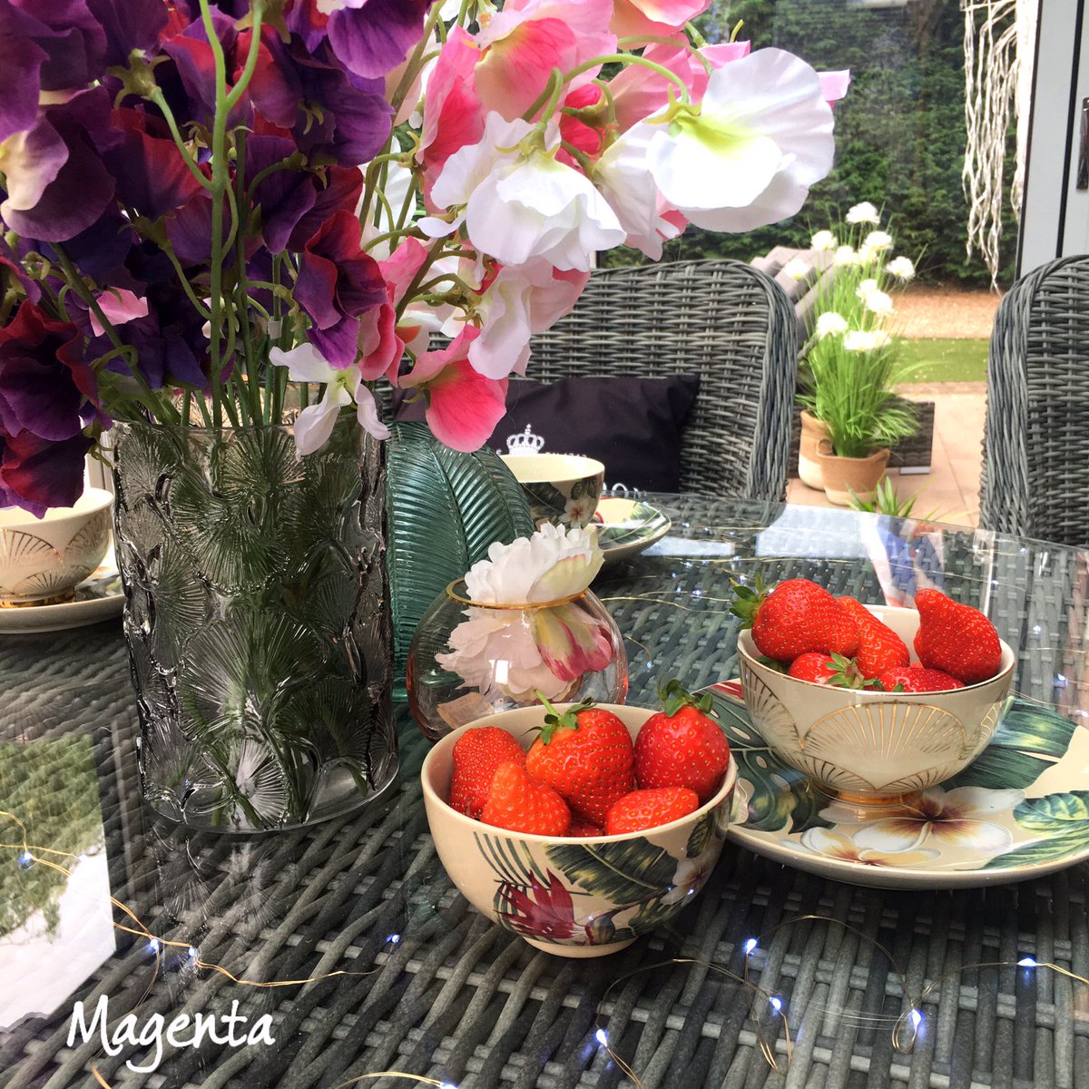 MagentaTrends's tweet photo. That time of year and @Wimbledon is back! Enjoying a classic Earl grey tea and strawberries with Debbi our blogger. Our tableware looks fab with lemon drizzle cake made especially for the occasion 🎾🎾
https://t.co/NPb2oA6aaC 
#homedecor #tableware  #interiorstyling https://t.co/8mqfviljMc