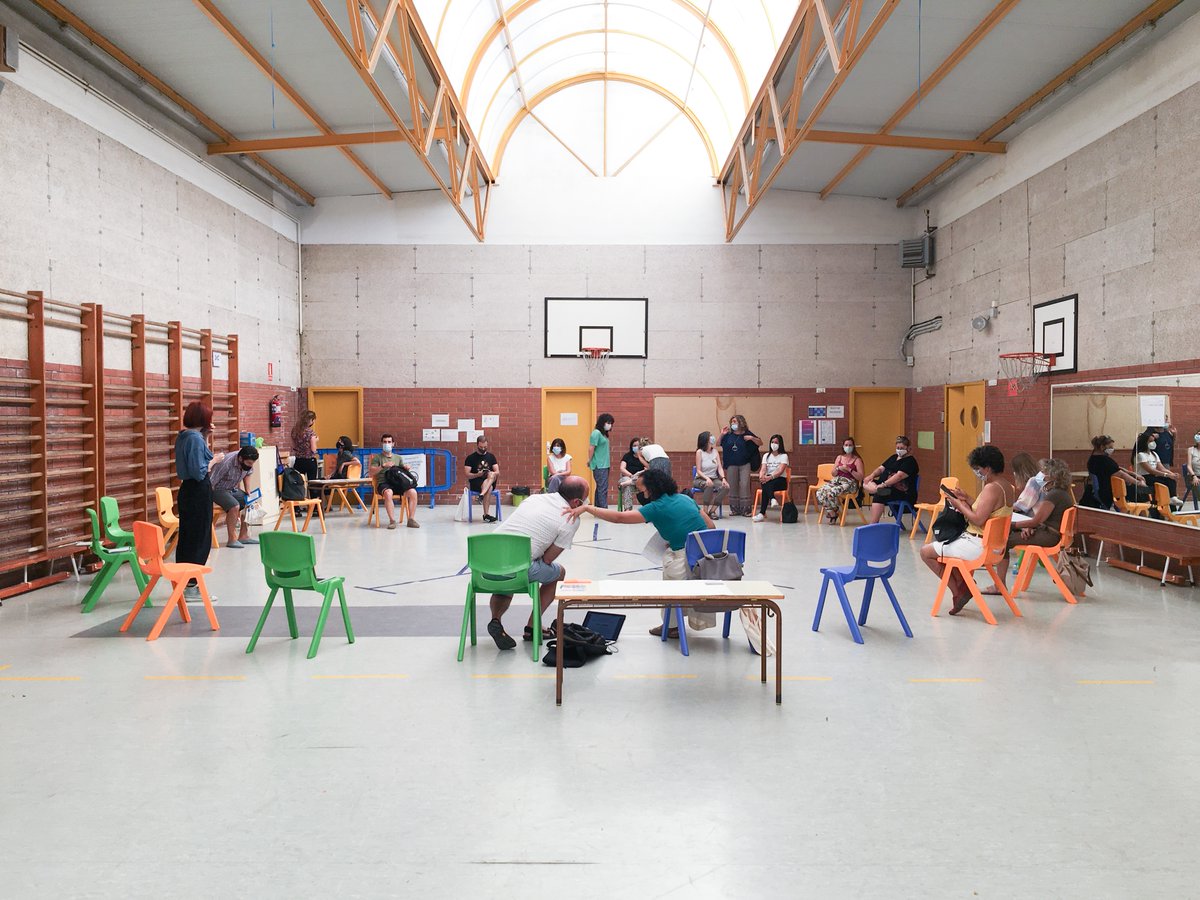 artefactumm's tweet photo. Avui hem fet la Jornada Oberta d'Im_mediacions amb la participació dels centres educatius del #PladeBarris de #laMarina, i la presència de @lamarinacat, @granerbcn, @labascula i la inefable a l'Escola Seat. Arts i educació dins del programa Caixa d'Eines de @PladebarrisBCN https://t.co/fOI7w6N2AW