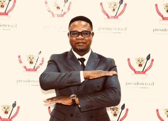 Visionnaire22's tweet photo. #RDC:Il a échoué d’exécuter le plan numérique de @fatshi13 cœ Dircab. E KOLONGELE lance le programme de transformation numérique 2023. D'un plan à un autre les caisses de l'Etat sont vidées,la RDC tourne en rond et le ministre du numérique est tjrs à l'ére du papyrus ! Pitoyable https://t.co/Fq5Is3OwRQ