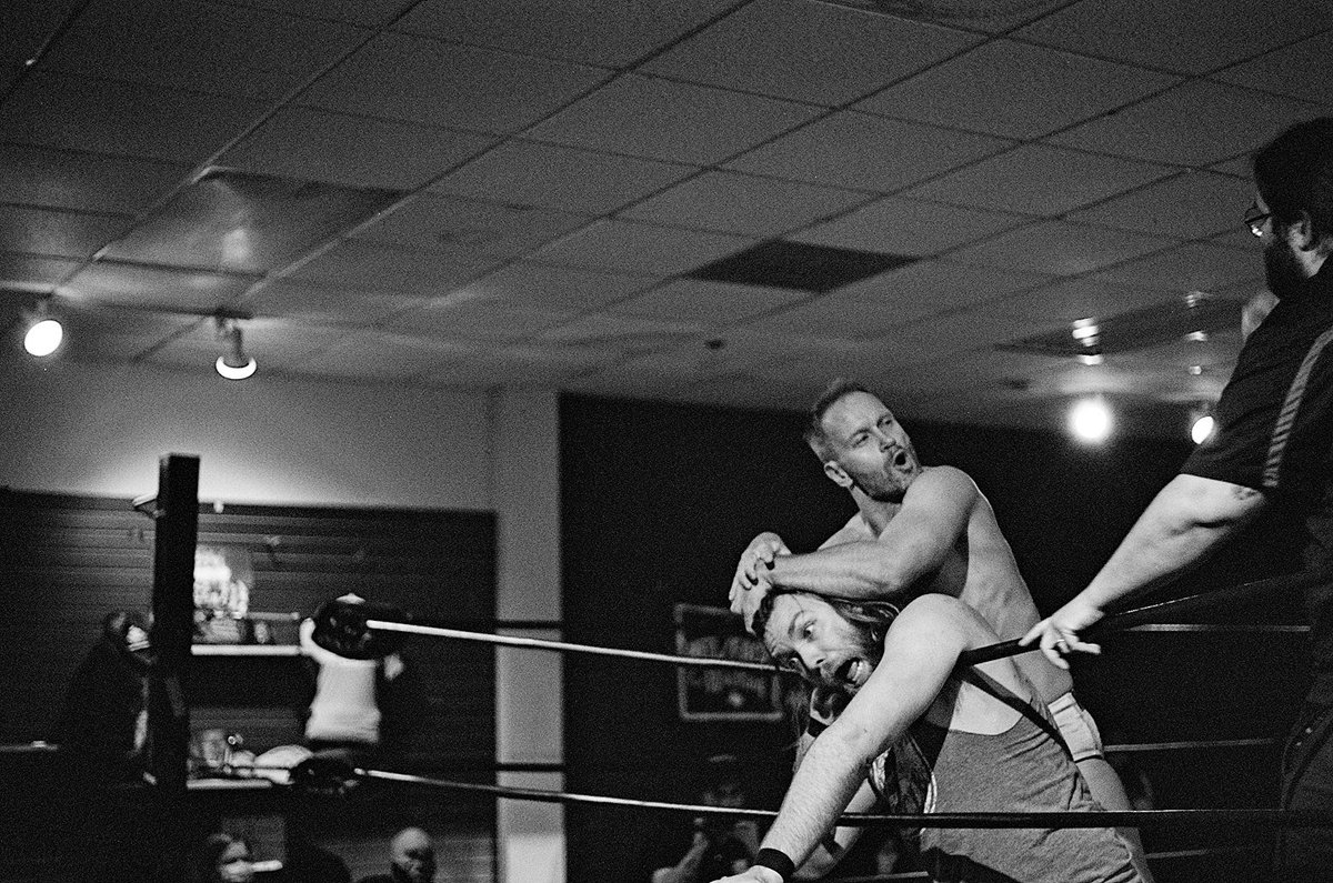 photoproctor's tweet photo. 🤼♂️ @GregoryIron vs @RealAaronMercer at #MallMadness @HeavyMetalPro #ManHellYeahMan https://t.co/ZVubt8e964