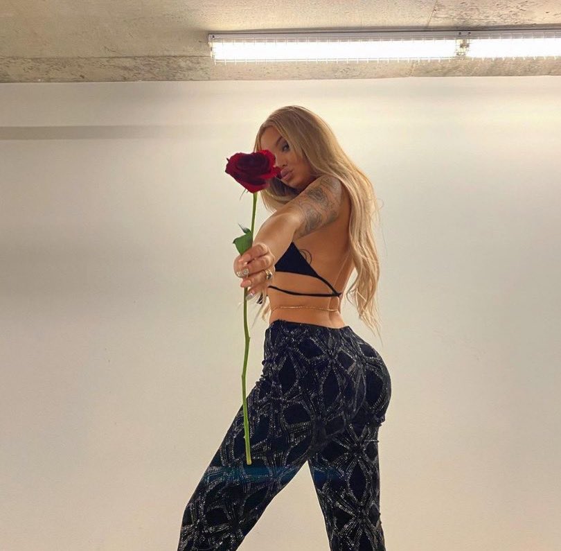 ubasiccc's tweet photo. The bachelor, but no one is getting a rose ✨ https://t.co/fuQudJ115h