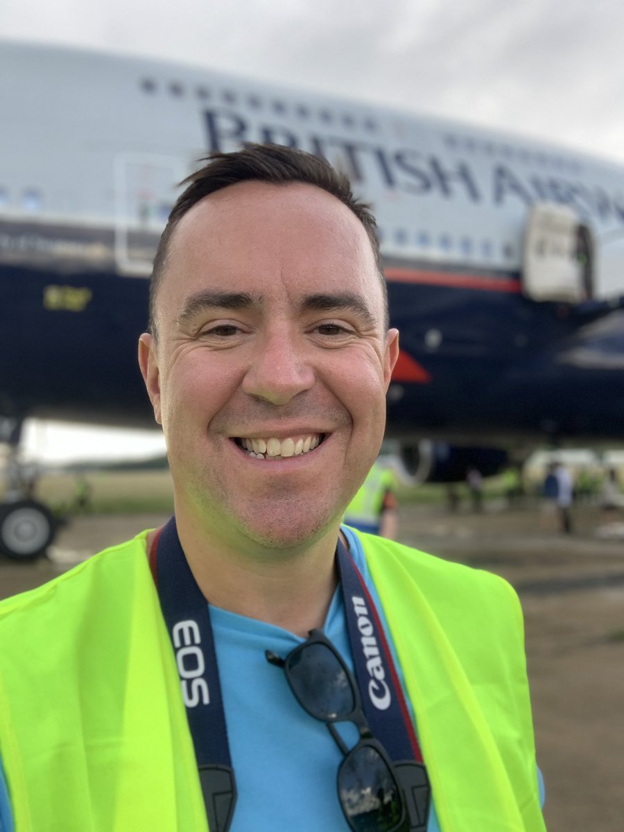 edwardjsault's tweet photo. Av geeking it up #landor #balandor #ba747 @DunsfoldAeroUK @thresholdaero https://t.co/b8O7pl0NuA