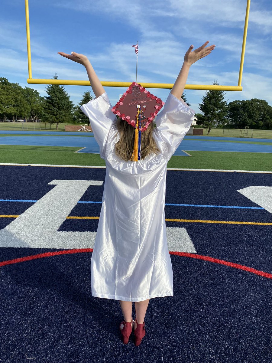 Sandra06899555's tweet photo. My daughter is so excited to start her next chapter at the UofSC! Congrats Jessica! Go Gamecocks!  @UofSC @SCHonorsCollege https://t.co/caAFLFOzDn