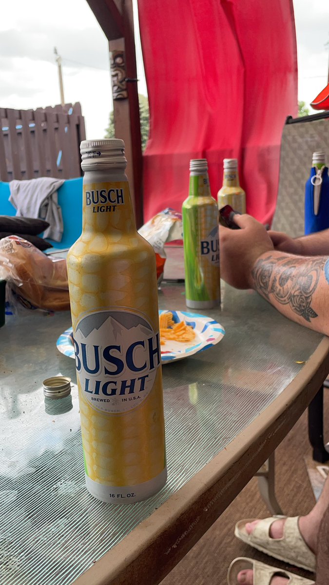 cence2606's tweet photo. @BuschBeer for the farmers ! https://t.co/OVNdfigEa3