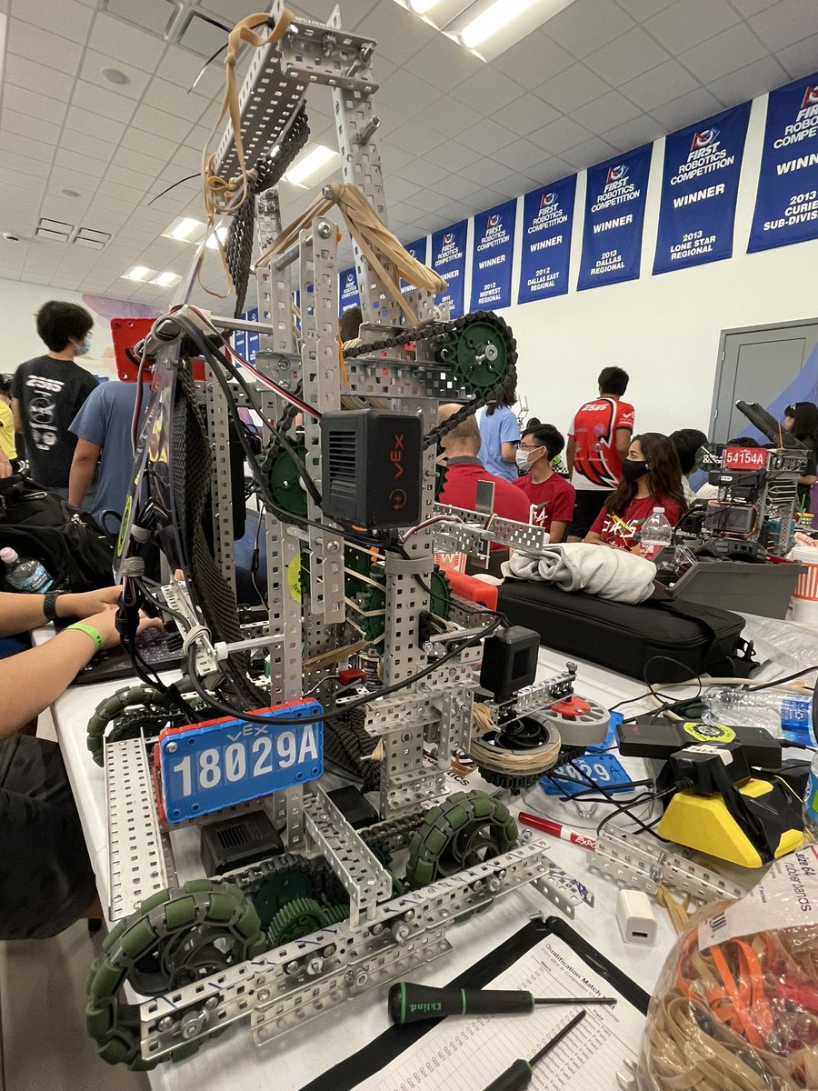 BroncoSteel's tweet photo. We missed this #omgrobots #vex #vexai https://t.co/pmlmZj64lE