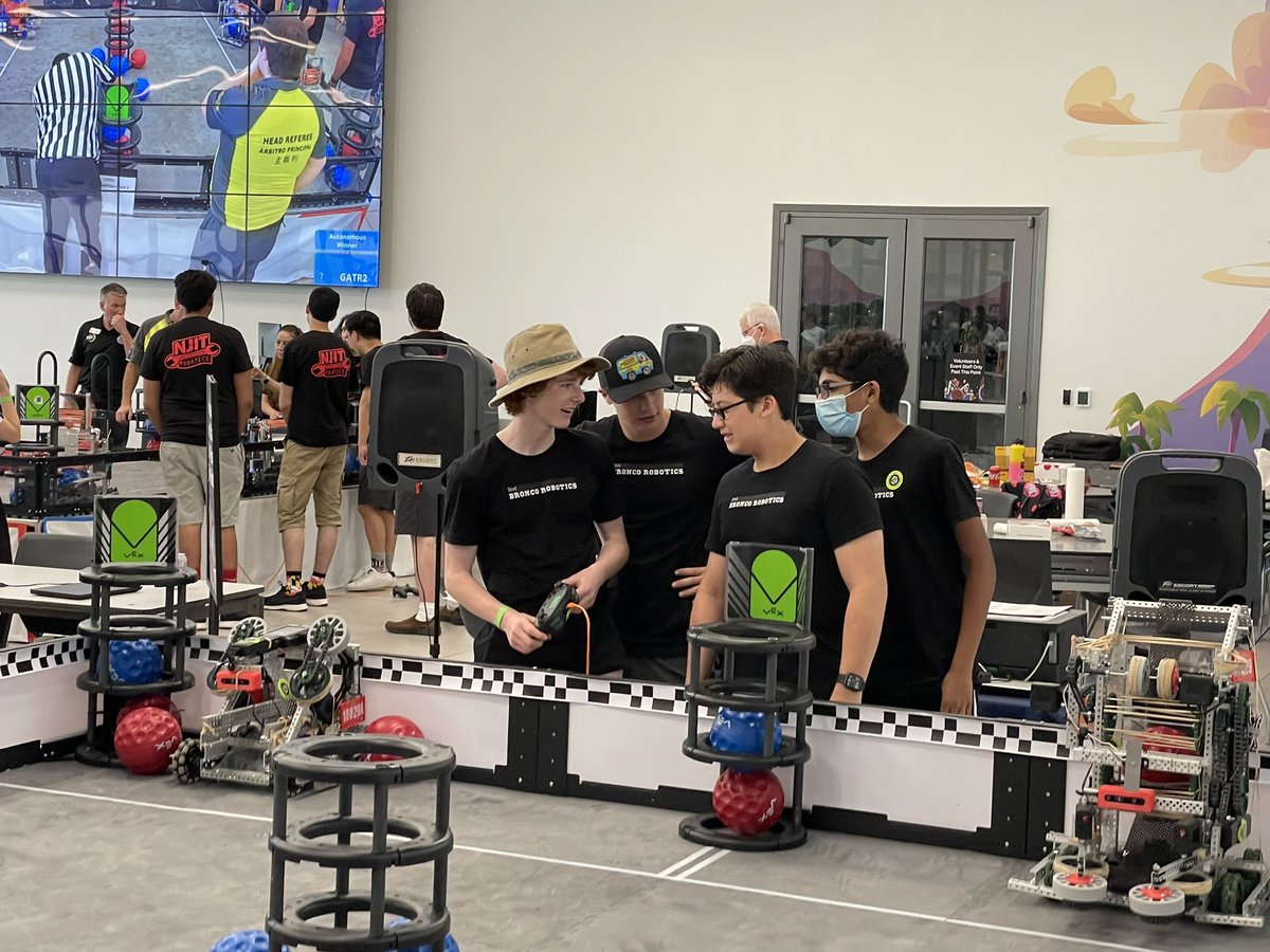 BroncoSteel's tweet photo. We missed this #omgrobots #vex #vexai https://t.co/pmlmZj64lE