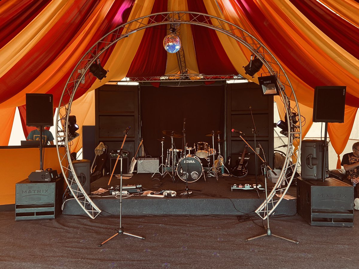 bandglitch's tweet photo. Set up and ready to go 👊🏼 https://t.co/jk0F52iMl7