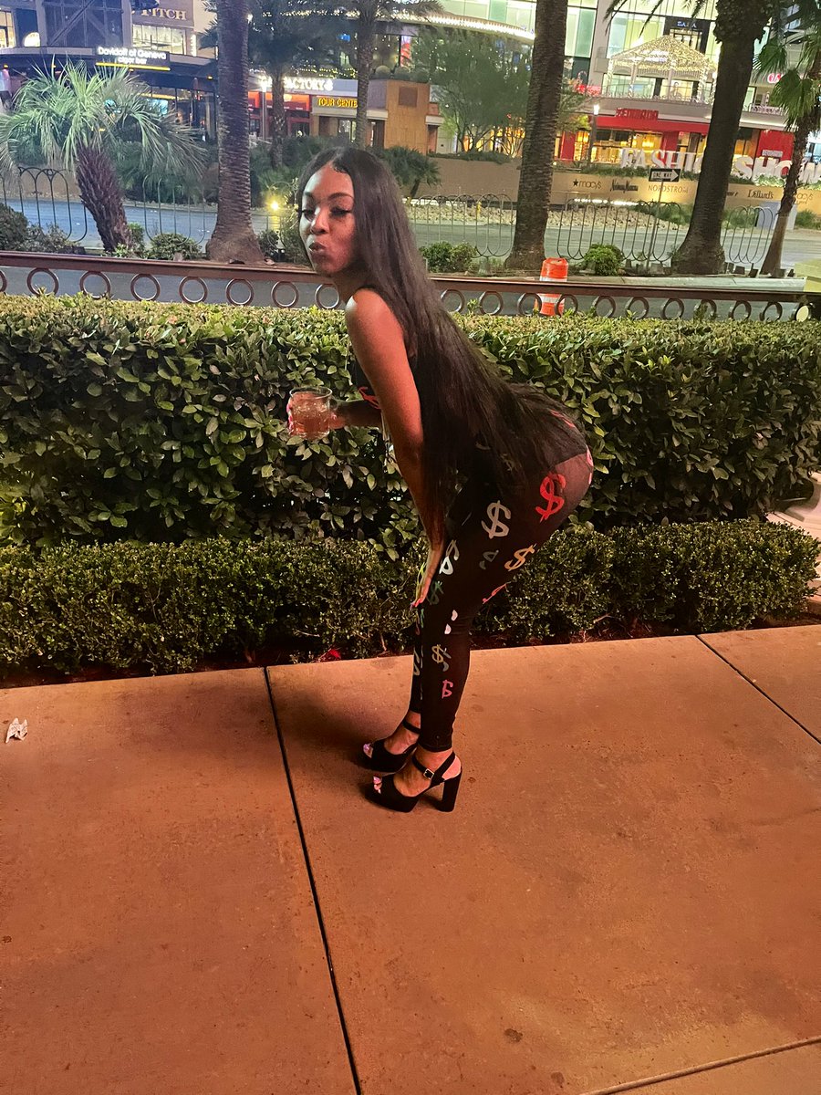 Shawtyfineass's tweet photo. Somewhere in paradise 😩☺️ https://t.co/TXC0NuEYzl
