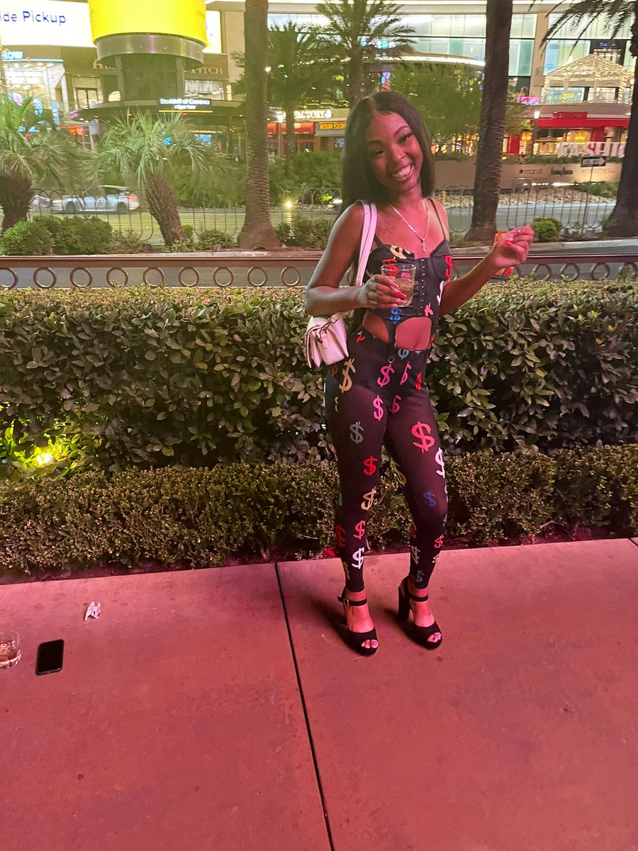 Shawtyfineass's tweet photo. Somewhere in paradise 😩☺️ https://t.co/TXC0NuEYzl