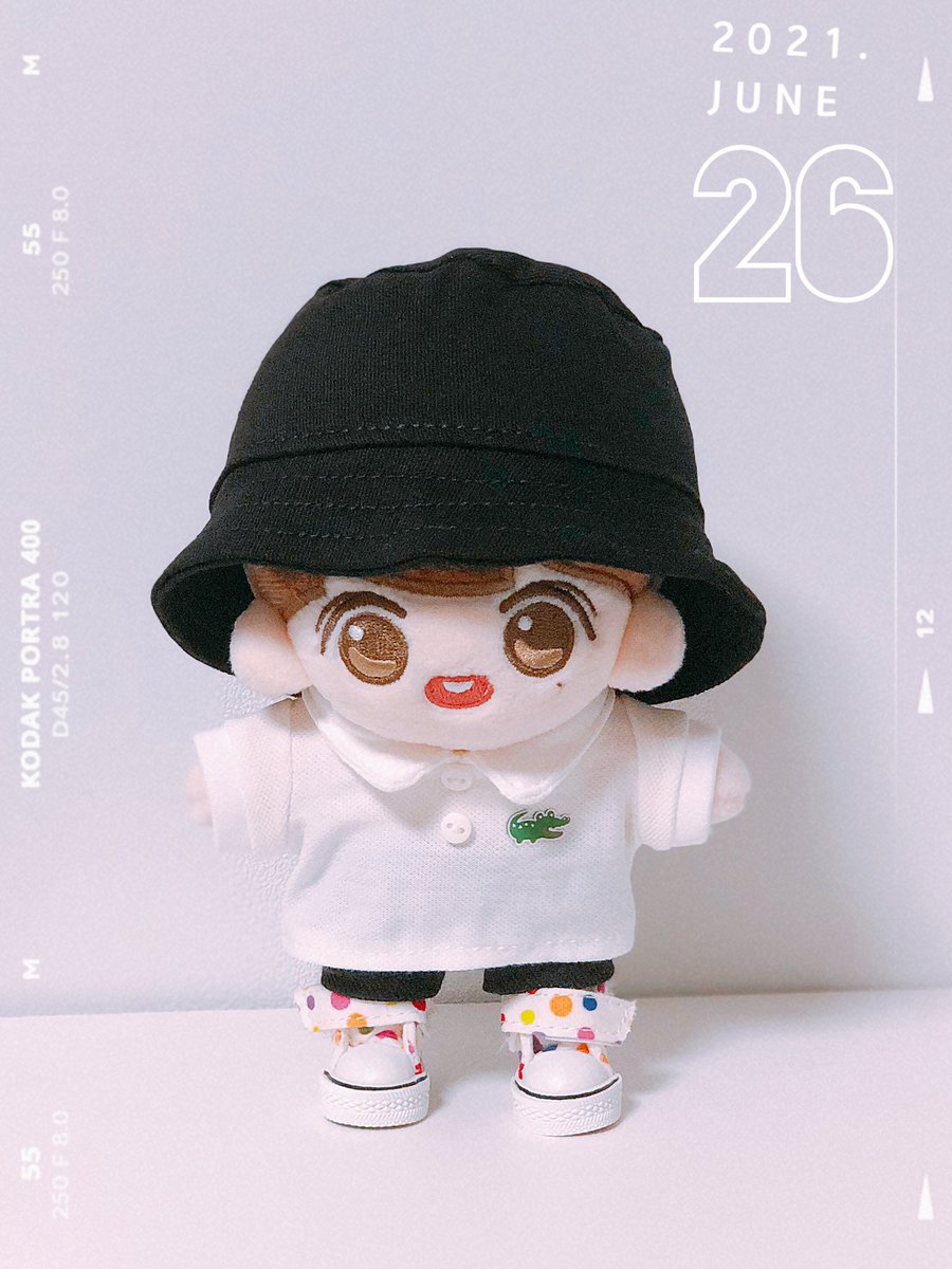 #도귤이 #도겸인형 #세븐틴인형 

모자, 티셔츠: <a href="/idolllook/">아이돌룩🕶(홍대점,부산서면점,온라인 소식전해드려요)</a> 
바지: <a href="/bubbletea_dgnb7/">⭐버블티 옷장⭐</a> 
신발: <a href="/sombuysom/">🍑솜뭉바잉옷장🍑</a>