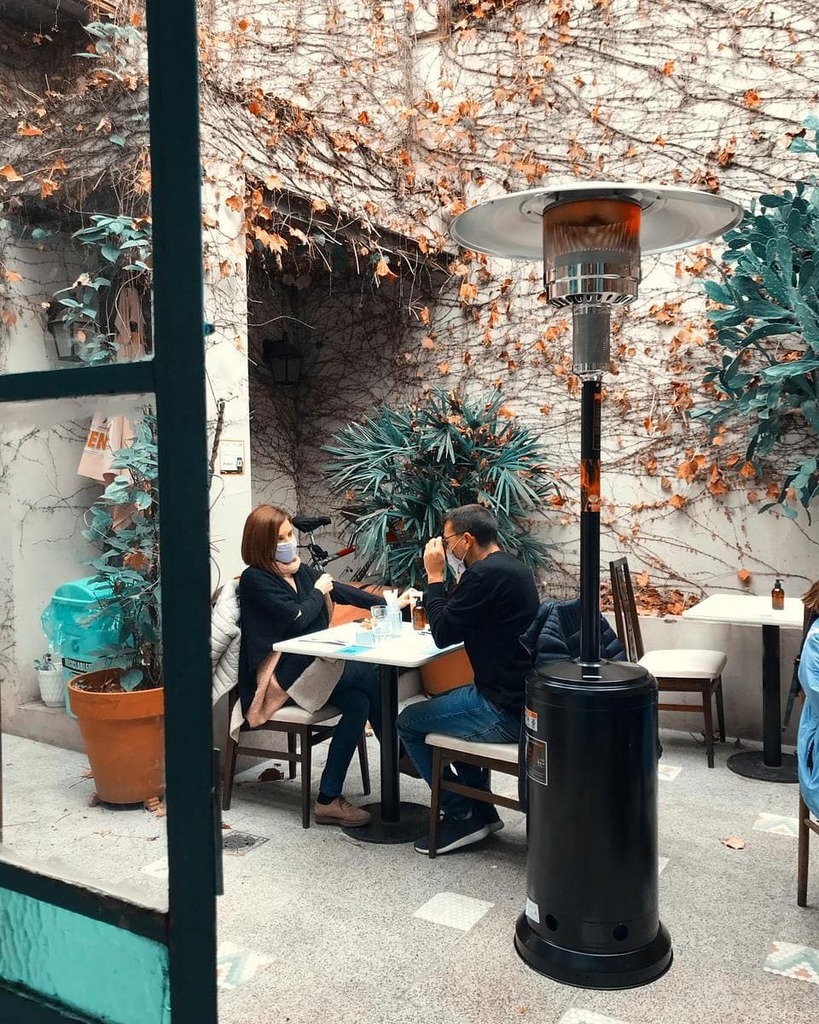 .• OTOÑO •
Así de hermoso es nuestro patio en Otoño. Cada estación tiene su encanto, y en Hasta la Masa las podés disfrutar todas. Contamos con calefacción para los exteriores y ahora podés volver a disfrutar de nuestro amplio salón y mirar por nuest… instagr.am/p/CQlZQsfM_NN/