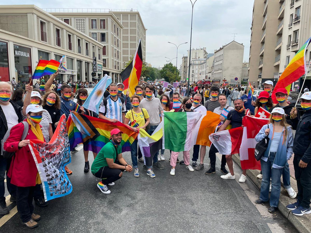 La #Marchedesfiertés 🇸🇪❤️🌈 Auj nous marchons pour le droit d’aimer et d’être fier de la personne que l’on est. L’amour sera jamais un crime ! #Ambassadespourlegalite #Marchedesfiertes #StandUp4HumanRights #LoveisLove #YouAreIncluded #DriveforDemocracy #LGBTQI
