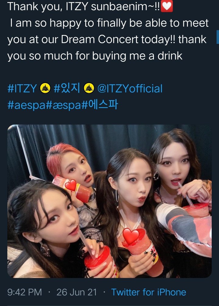 hannah 💌⚡'s tweet - "just earlier yeji said they already met aespa and  greeted eachother and now itzy gave them a drink while they're both on  dream concert aespa thanks them and