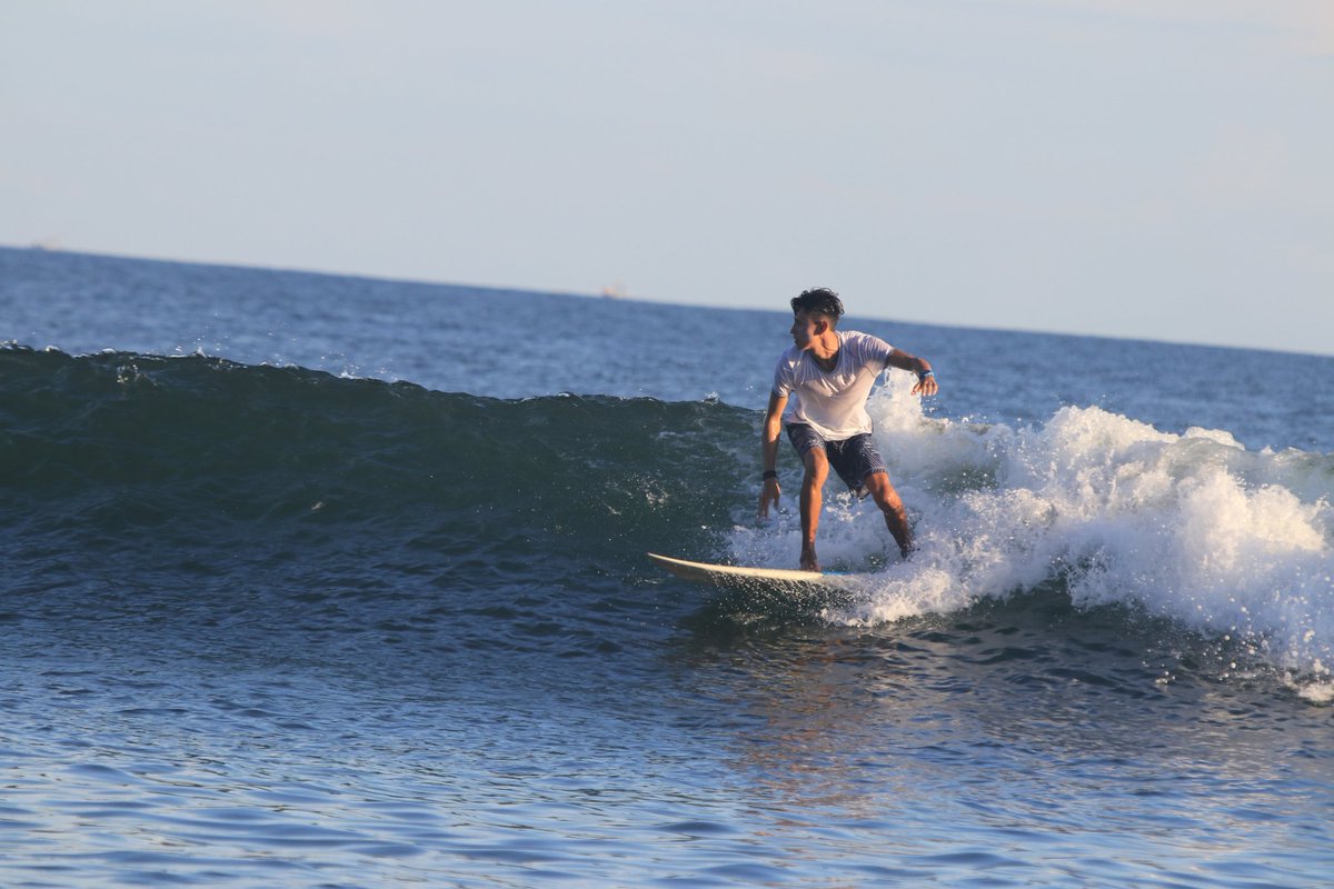 SurfMartinez's tweet photo. Tratando de superarme 💯🏄‍♂️🏄‍♂️🏄‍♂️ https://t.co/0ZI3NowMtp