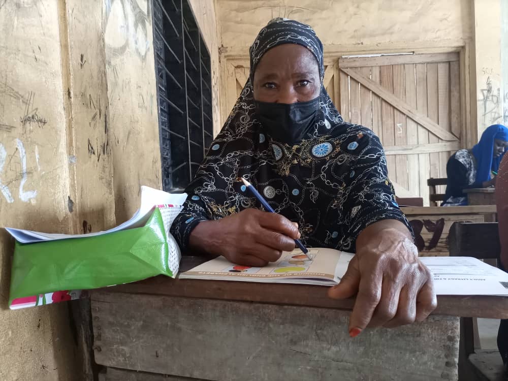 UnitedWayGhana's tweet photo. It is never too late to start learning how to Read and Write.
We are currently having our adult literacy program in Kumasi Sawaba.

We believe Education has no age limit and it kills the disease of ignorance and poverty.

#adulteducation.
#learninghowtolearn 
#Inspiretoread https://t.co/NoPTXM0VI7