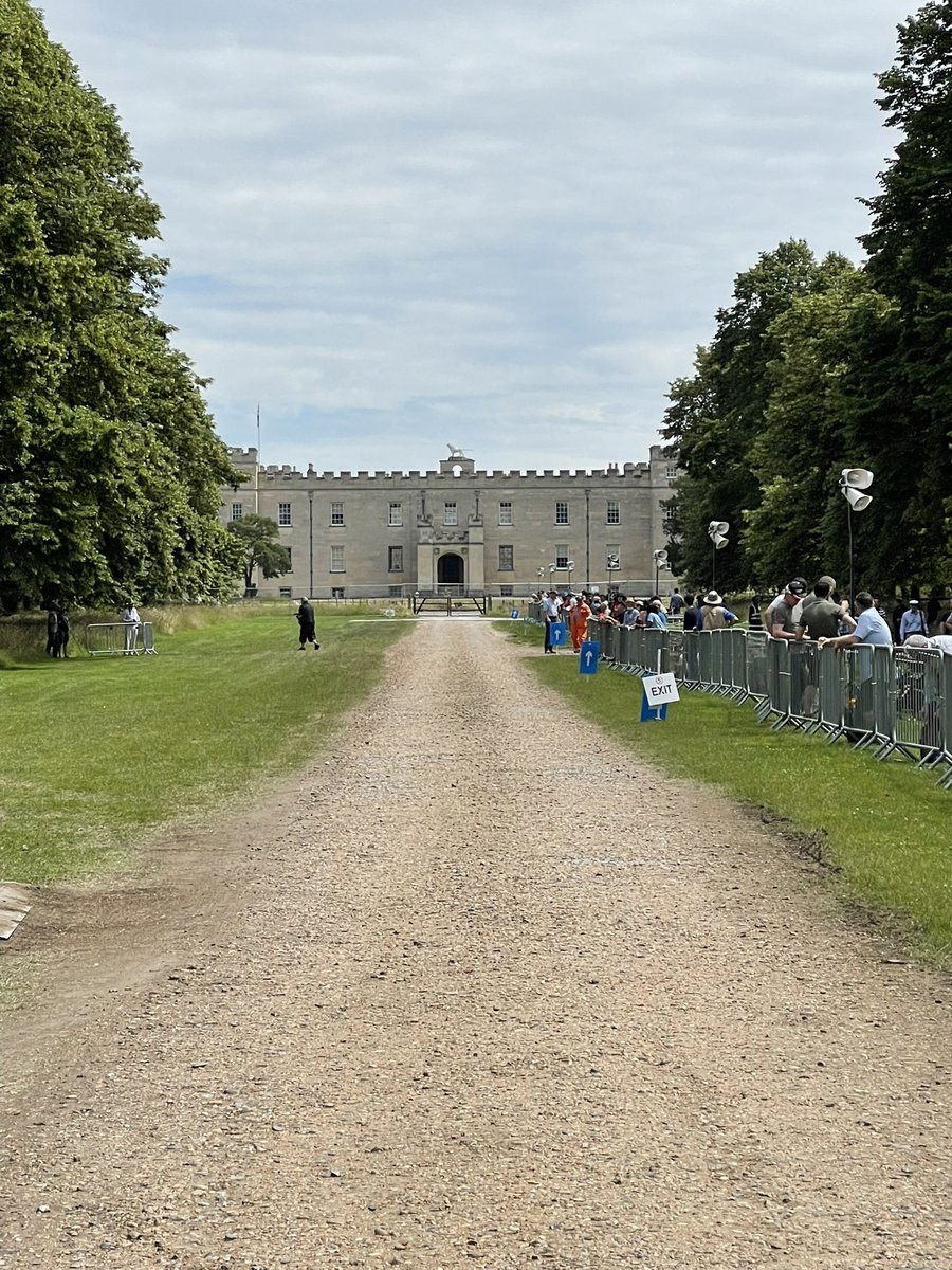 KJE_Events's tweet image. It’s day 2 here on the beautiful Lime Avenue at @SyonParkEvents for #LondonClassicCarShow

We have provided a public commentary system to line the avenue and broadcast commentary of the cars from Tiff Needell.

Cars including the first Benz &amp;amp; even a few classic Bugatti’s.