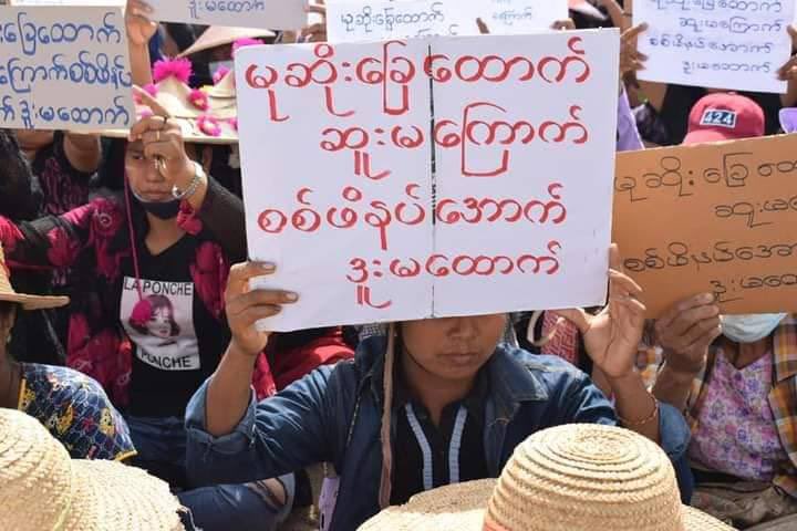 SYupar's tweet photo. Hundreds of people gathered in the Sagaing Region's #Salingyi and #Yinmarpin townships for the 108th day of protest. #GenocidalMilitary #June26Coup #WhatsHappeningInMyanmar https://t.co/w6wsw9X08V