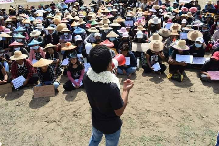SYupar's tweet photo. Hundreds of people gathered in the Sagaing Region's #Salingyi and #Yinmarpin townships for the 108th day of protest. #GenocidalMilitary #June26Coup #WhatsHappeningInMyanmar https://t.co/w6wsw9X08V