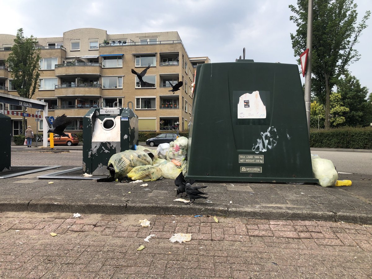 Napolitaans tafereel aan de #olmenlaan <a href="/GooiseMeren/">Gooise Meren</a> <a href="/GADgooienvecht/">GAD</a> <a href="/RegioGV/">Regio Gooi en Vechtstreek</a>