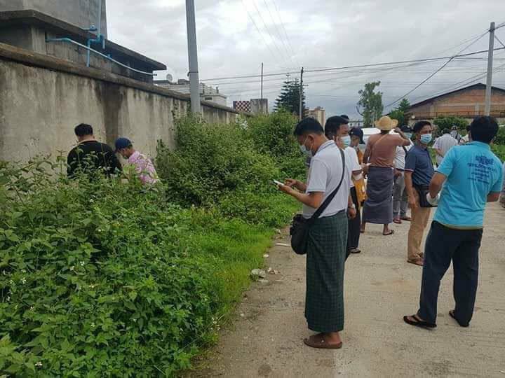 _sumyatlay's tweet photo. In Muse, Northern Shan State, an unidentified guy was found dead with a gunshot wound. #GenocidalMilitary #June26Coup #WhatsHappeningInMyanmar https://t.co/XntwvuhiiV