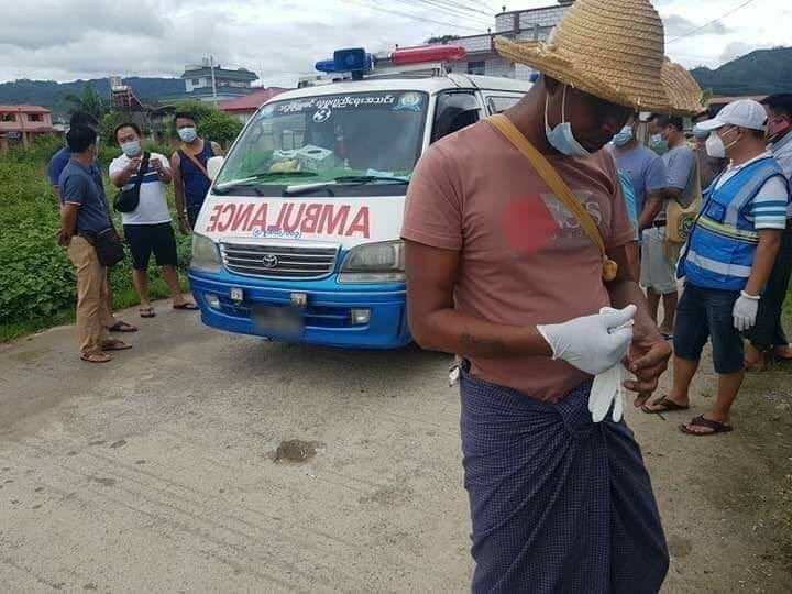 _sumyatlay's tweet photo. In Muse, Northern Shan State, an unidentified guy was found dead with a gunshot wound. #GenocidalMilitary #June26Coup #WhatsHappeningInMyanmar https://t.co/XntwvuhiiV