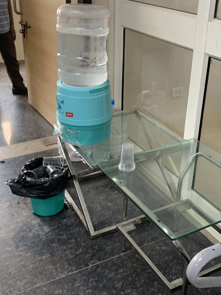 kashishsharma89's tweet photo. ESIC hospital sector 24 ( government hospital) mein plastic glass use ho rahe hai then we say ban plastic.

@noida_authority @HTNoidaGzb @TOINoida @CeoNoida @Noida_Residents @rituias2003 @PankajSinghBJP @myogiadityanath @myogioffice @CMOfficeUP @dr_maheshsharma 

#saynotoplastic https://t.co/ezxbSHwMSi