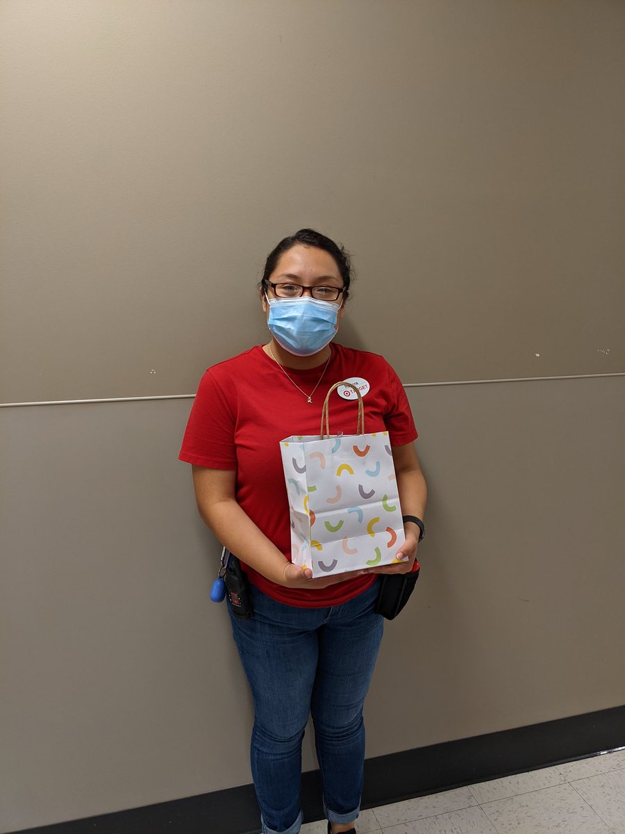 Shout out to Roxana our Girl's Style Consultant for being selected as June's You Award Winner. Roxana thank you for everything you do!
#worksomewhereyoulove