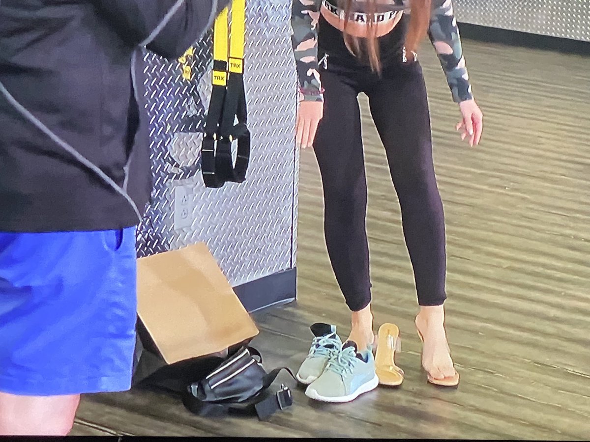 LGarcia122's tweet photo. I think I’ve been working out all wrong. Ditch the sneakers for some heels 🤨 #90DayFiance @90DayFiance https://t.co/PNniLWOdDV