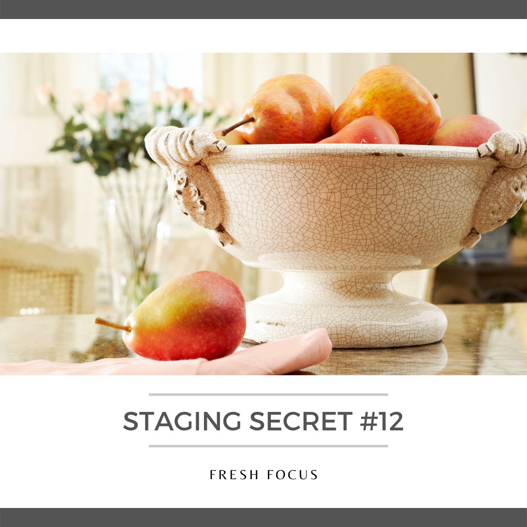 MariaSimsGroup's tweet image. Using fresh fruit and fresh flowers in your home when trying to sell will help open up the space and give potential buyers an idea of how fresh, bright, and happy their new home count be! #mariasimsgroup #yourhometownrealtors #stagingsecrets
