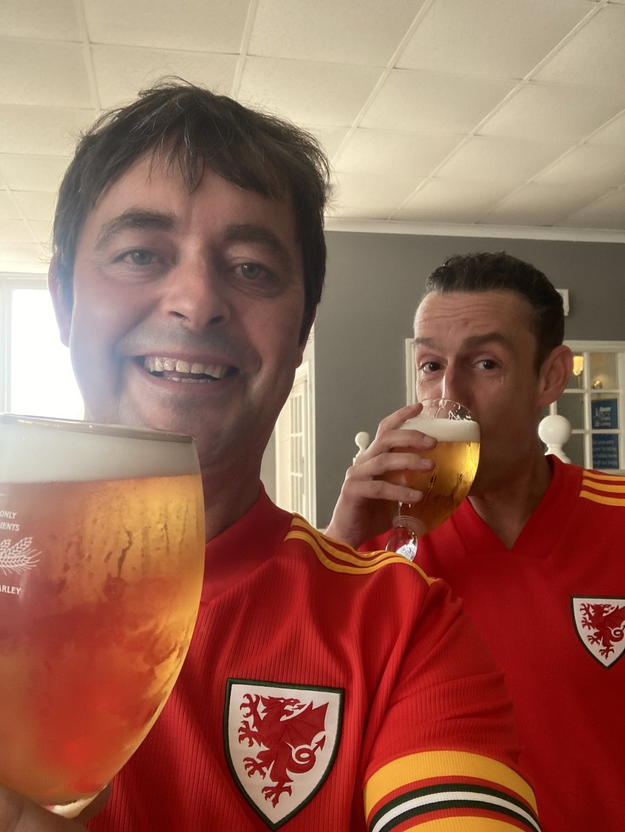 bootlegger1974's tweet photo. Settling the nerves lads https://t.co/0YrSyiCt6u