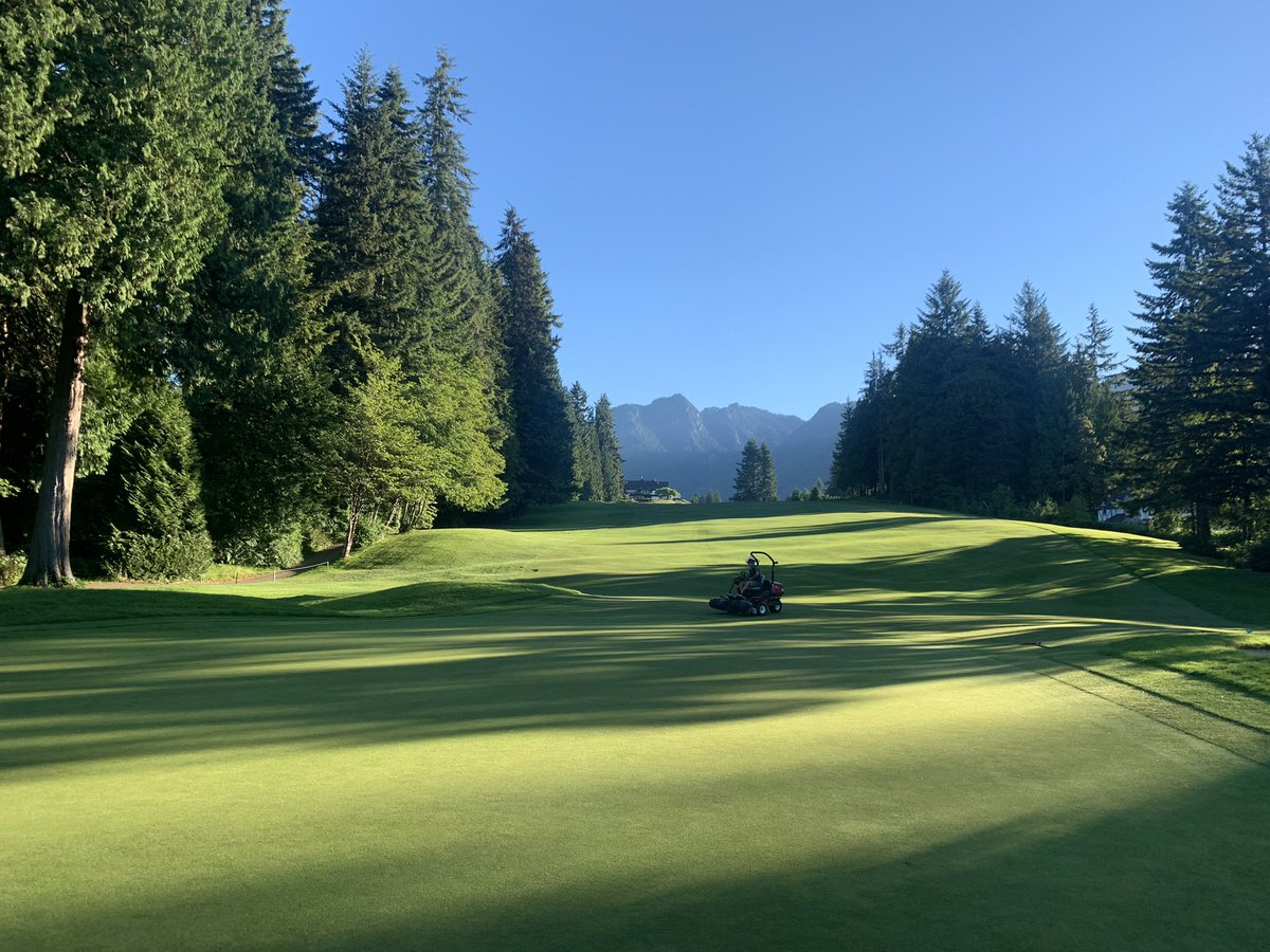Beautiful morning for Senior Club Championship Qualifiers. @CapilanoGreens team has the course dialled in. Hand water team will be busy with this weekends forecast of 30C+