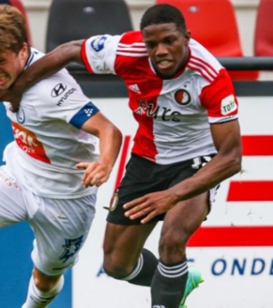 ikmaakhetmee's tweet photo. @AFCAjax en @Feyenoord
Ik heb gisteren van mijn beste vriend, mega Ajax supporter, toch echt gehoord, dat hij het thuisshirt van Feyenoord, qua details, mooier vindt dit jaar dan die van Ajax. 
#Ajax #feyenoord https://t.co/RminAOr3KG