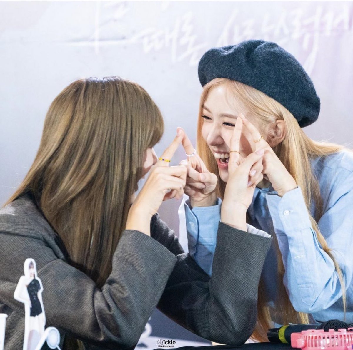 Amonrat96400042's tweet photo. คัยจะขิงเรือไหนก็ช่าง😶   
แชงลิชเป็นแฟนกัน..จบข่าว😏#Chaelisa https://t.co/8YtpPmK7if