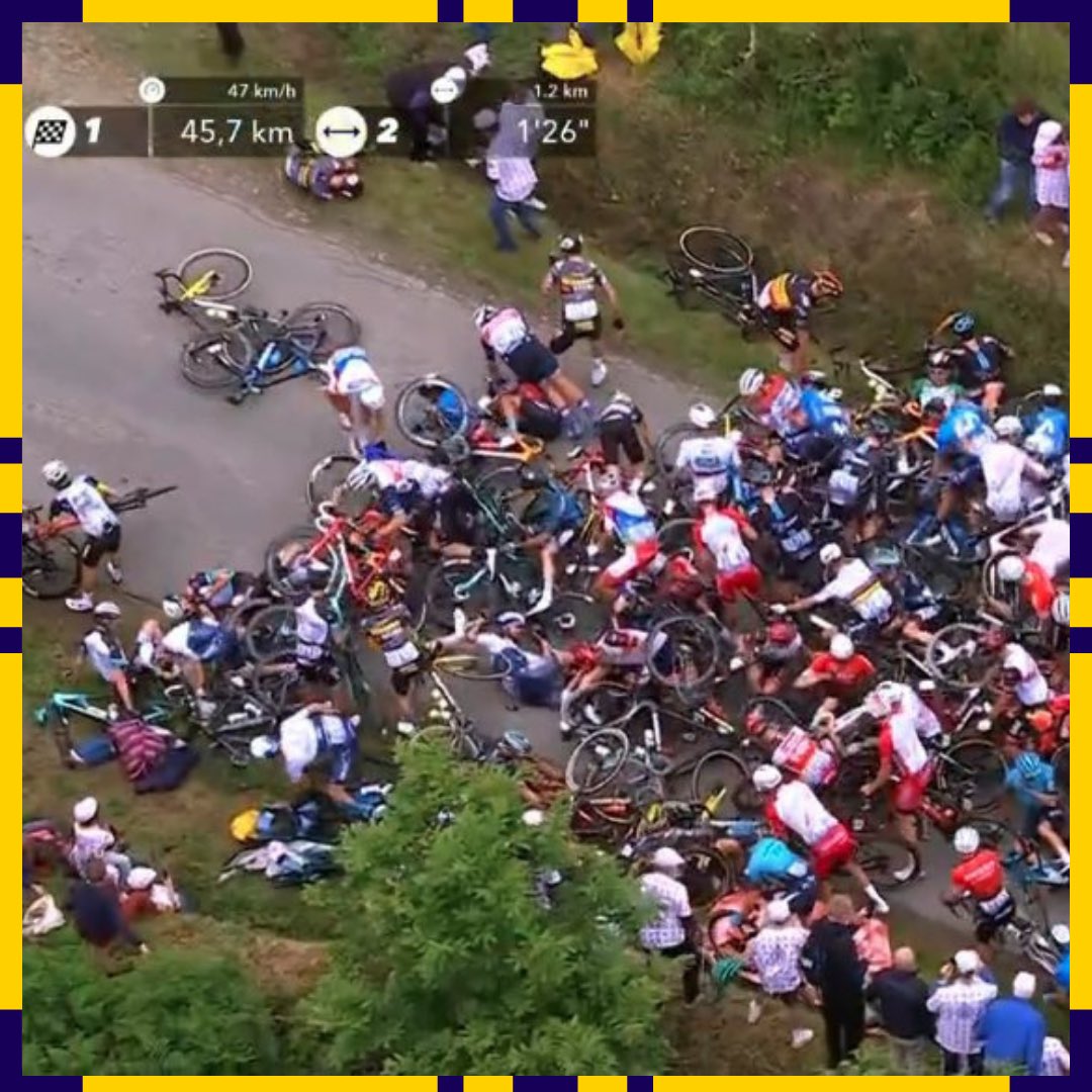 Ciclignorante's tweet photo. Imbecilli 1 - Tour 0 🤦🏻‍♂️

#TDF2021 https://t.co/O0VAWAxdr7