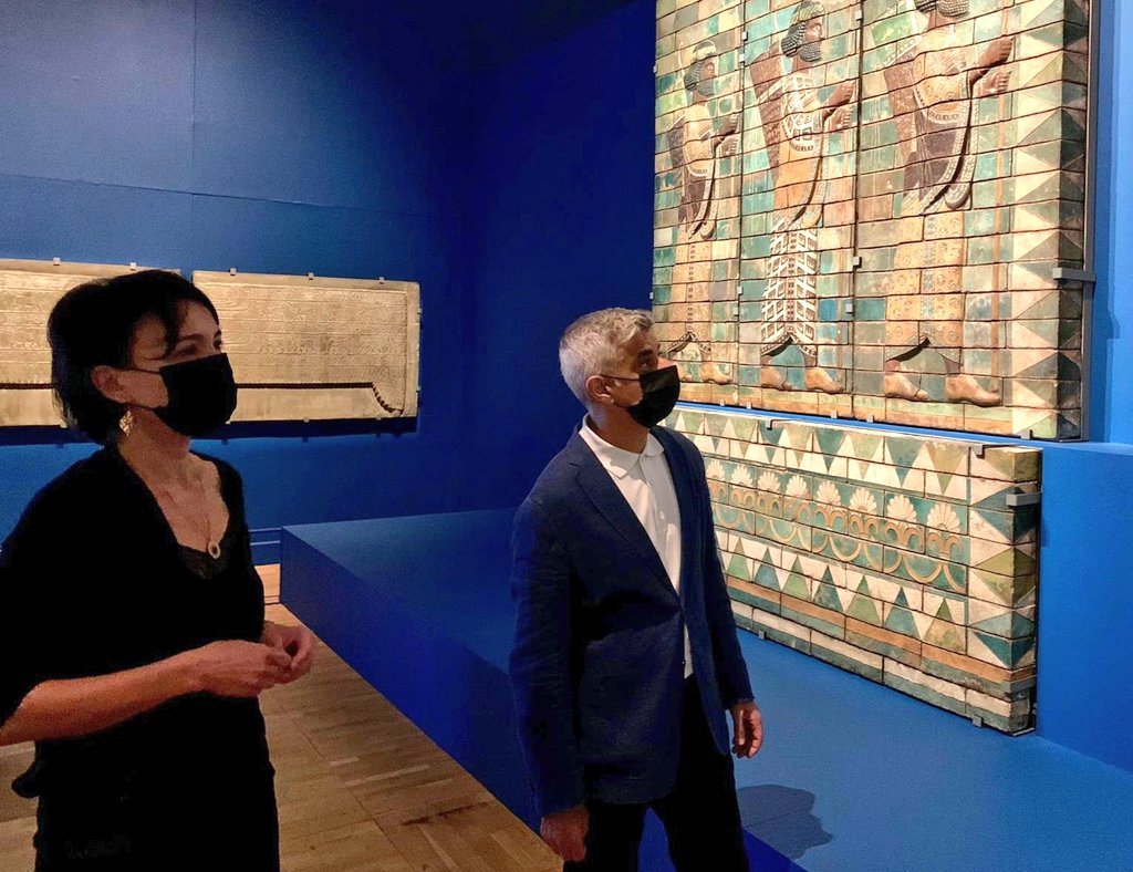 SadiqKhan's tweet image. Lovely to be back at the @V_and_A - one of London’s leading arts and cultural venues - to see their Epic Iran exhibition. Thanks to co-curator Ina for taking the time to show us around. #LetsDoLondon 

vam.ac.uk/exhibitions/ep…