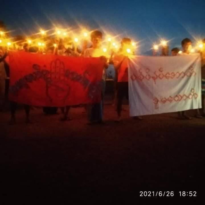 _sumyatlay's tweet photo. Candlelight Night Strike by locals of PaneTaw village, LaungLone Tsp  by chanting “We will never kneel down under military boots” #GenocidalMilitary #June26Coup #WhatsHappeningInMyanmar https://t.co/FfCAfXYMn8