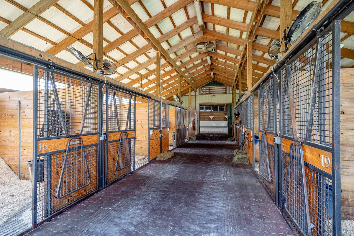 Local12's tweet photo. 🐎 There's an 80+ acre equestrian estate for sale in the Tri-State. It has two three-bedroom homes and a one-bedroom apartment in the main barn: https://t.co/R5SlMWvB92 🐴 https://t.co/0CGBHbPz15