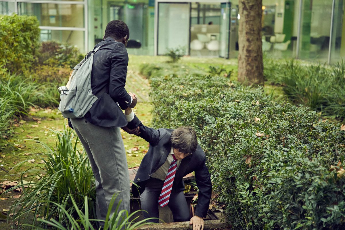 NetflixFR's tweet photo. Trouve quelqu’un qui est là pour toi comme Benjamin est là pour Assane. https://t.co/XdjufOfcbg