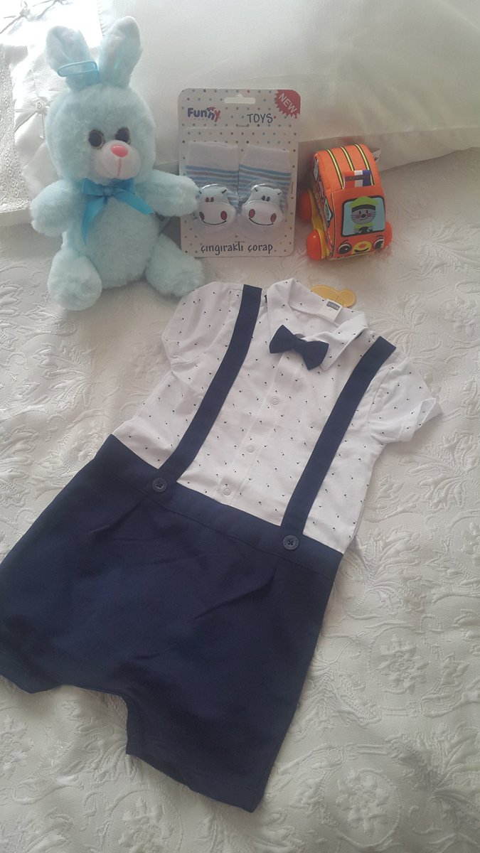 Çook çok  uzaklardan birbirimizi görmesek te  <a href="/SonerArica/">Soner Arıca</a>  fan kardeşliği diye birşey var 50 günlük oğlum a malatyalardan @Esooobydmr1  teyzesinin hediyeleri ile bügun çok  mutlu olduk.tesekkur  ederiz teyzesi💞💖