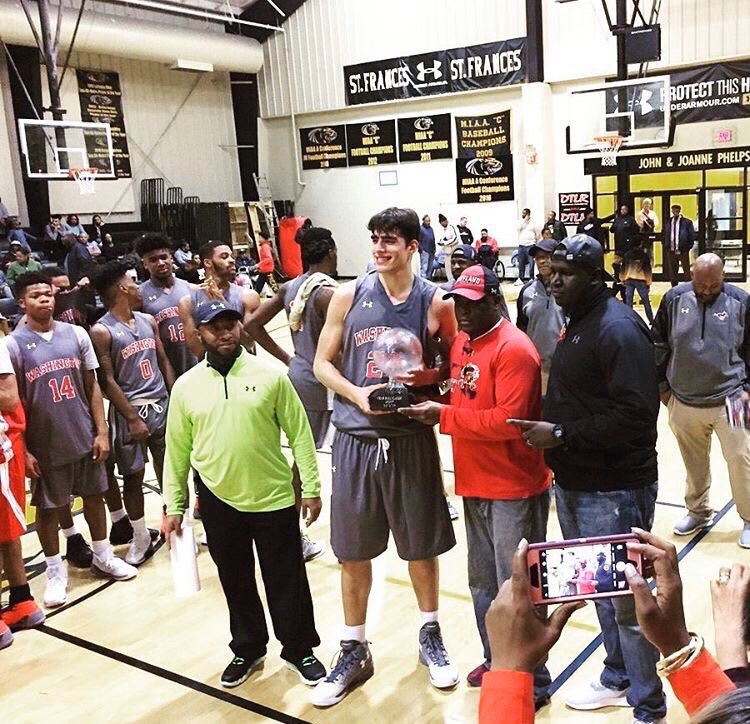 ZeekHorne's tweet photo. I Had the opportunity to cover Luka Garza when he was in HS. It’s amazing to see him chase his dreams. Now headed to the NBA Draft after winning back to back NCAA player of the year awards. #StraightBeast #Workaholic #NBA #2021Draft https://t.co/HNaZvbImK7
