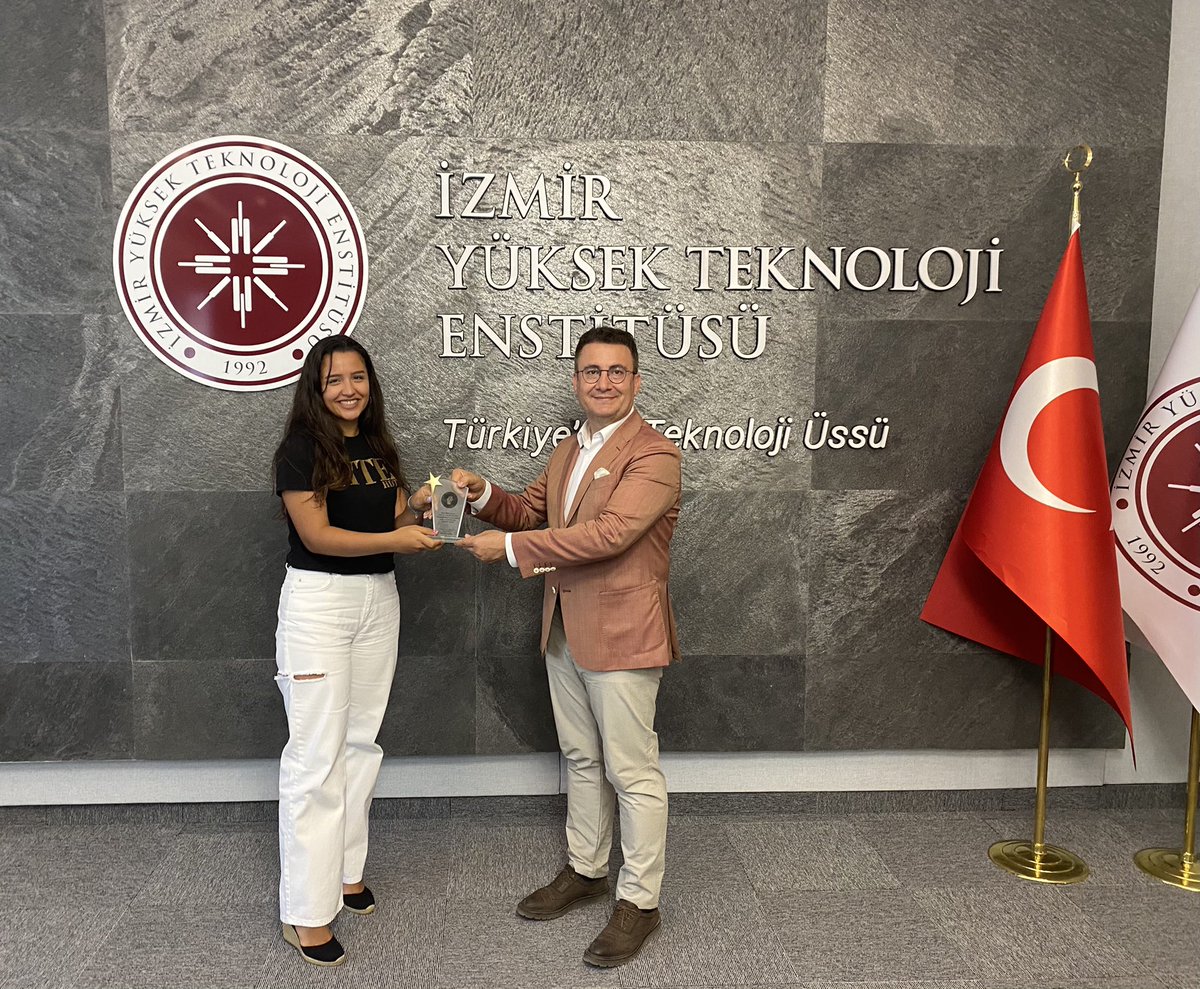 ProfYusufBaran's tweet photo. İYTE Halk Dansları Topluluğu 2020-2021 yılı mezunlarımız ile bir araya geldik ve Enstitümüze yaptıkları değerli katkılar dolayısıyla kendilerine teşekkür edip plaketlerini sunduk. 

Tüm mezun öğrencilerimizin yolu açık, hayalleri gerçek olsun.
@iytehdt https://t.co/S0RMUsWGNj