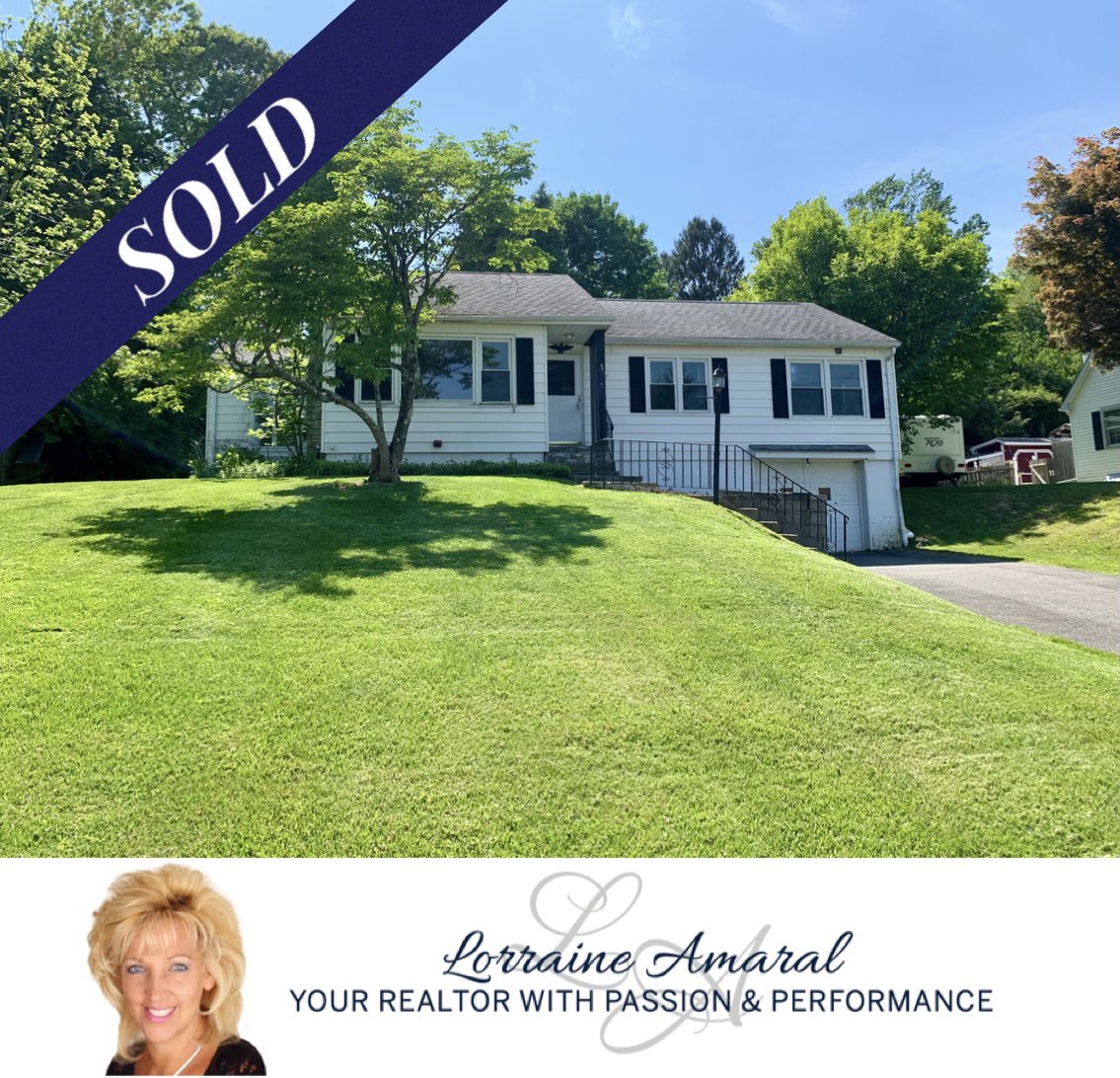 lamaralrealtor's tweet photo. SOLD~ $30K over asking price!! Congratulations to my sellers who cherish the many memories that came with this home ♥️ #HouseforSale #RealEstate #Biddingwar #Danbury #RealtorLife #Realty #Realtor #AboveAsking #HotMarket #Ranch #SOLD #MoveToCT #BeyondTheCity #ListingAgent https://t.co/gIwW7ExHPh