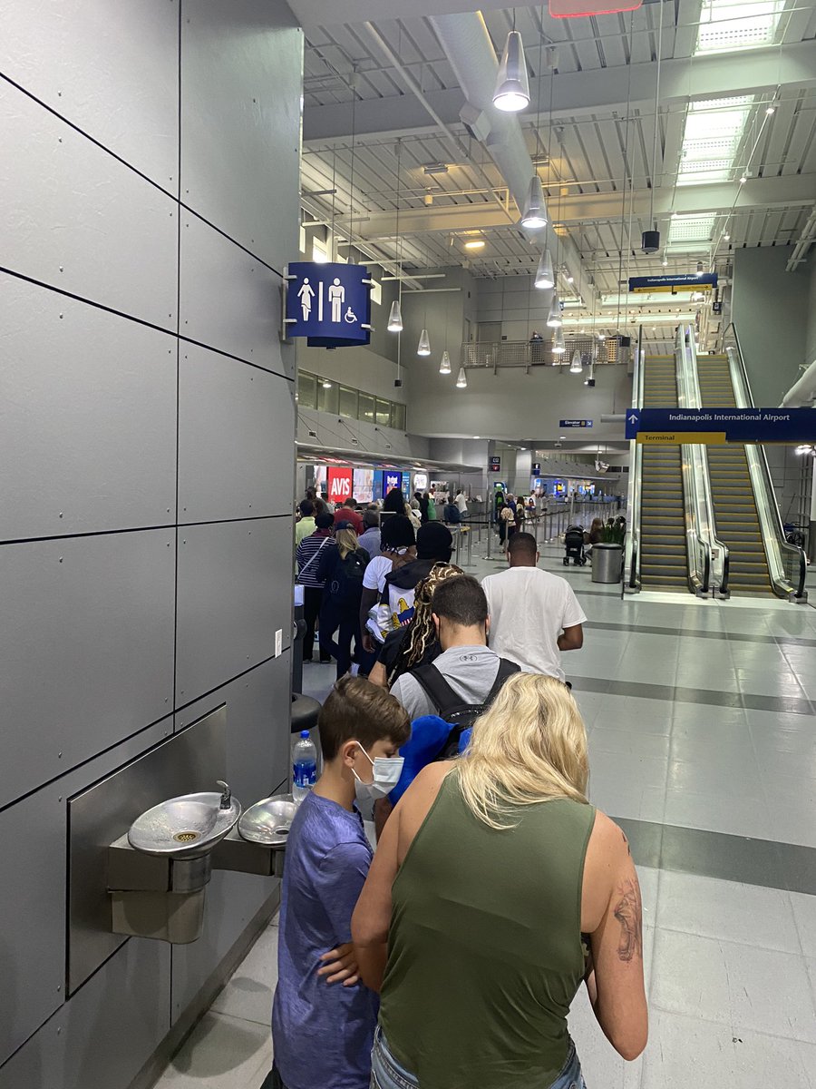 jefflynnclark's tweet photo. @Hertz @INDairport wow. #poorcustomerservice https://t.co/JGOKOQoeok