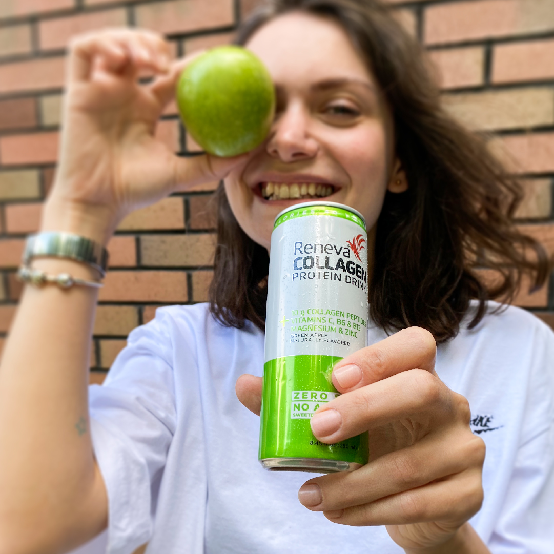 RenevaLife's tweet photo. En masum kutu içecek Reneva Collagen Protein Drink'in eşsiz yeşil elma lezzeti kendinizi yenilemeyi ertelemeyin! 🍏
🤩10g Kolajen Peptit 
🤩 Magnezyum
🤩C Vitamini 
🤩Biotin
🤩Çinko
🤩B Vitaminleri 
❌Şeker İlavesiz

Keşfetmek için 👉 https://t.co/QHyRIK8Cqr

#kolajen #collagen https://t.co/6gvlOFvxN3
