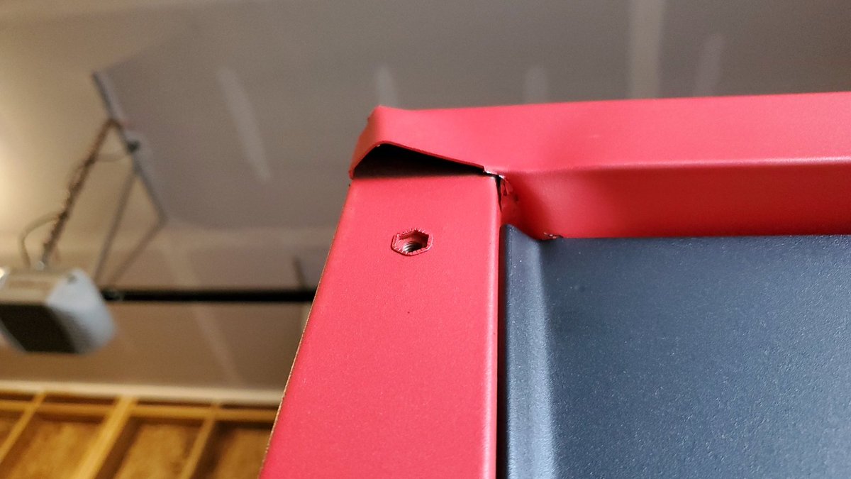HEROxDUBBER's tweet photo. @MilwaukeeTool  my new tool box arrived damaged, in 3 different spot. SO COOL https://t.co/Nq4S712hgj
