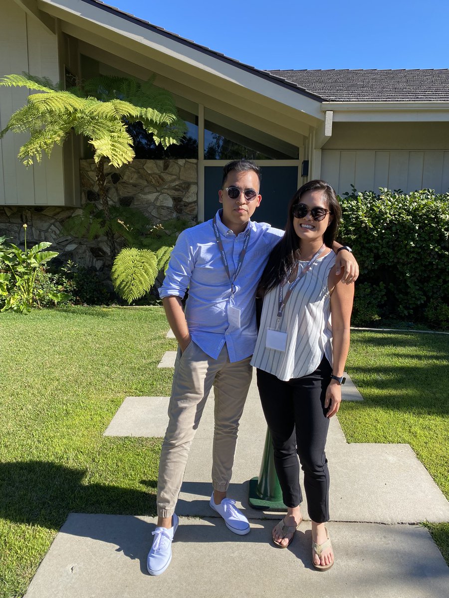 stevenrodasnj's tweet image. Tfw you meet a classmate you’ve only spoken to virtually for three months (and visit the Brady Bunch house!) @AngieLiuTV #DigCommSU #LAImmersion @SyracuseU