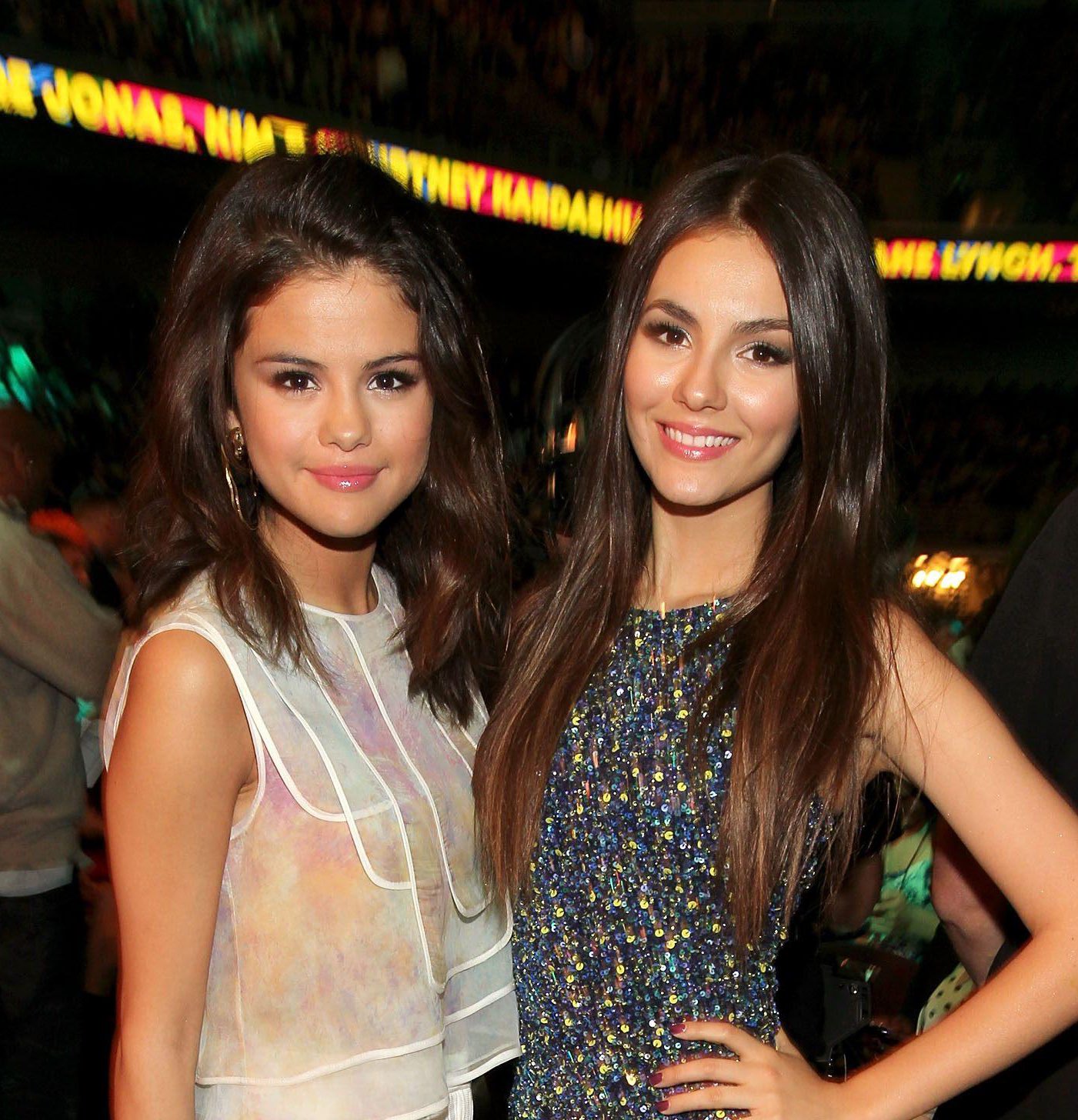 Victoria Justice And Selena Gomez(01)